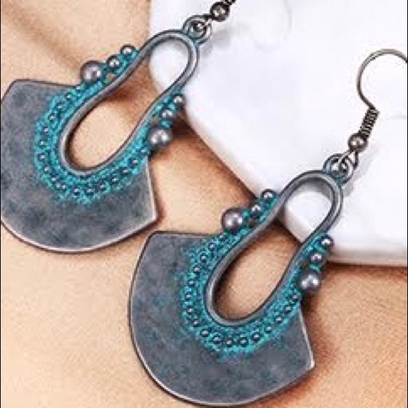 :: Exotic Bohemian Style Dangle Earrings - Picture 4 of 6